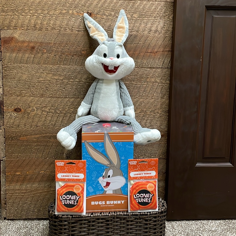 Scentsy Buddy - Bugs Bunny plus 2 Looney Tunes Scent Paks - NEW